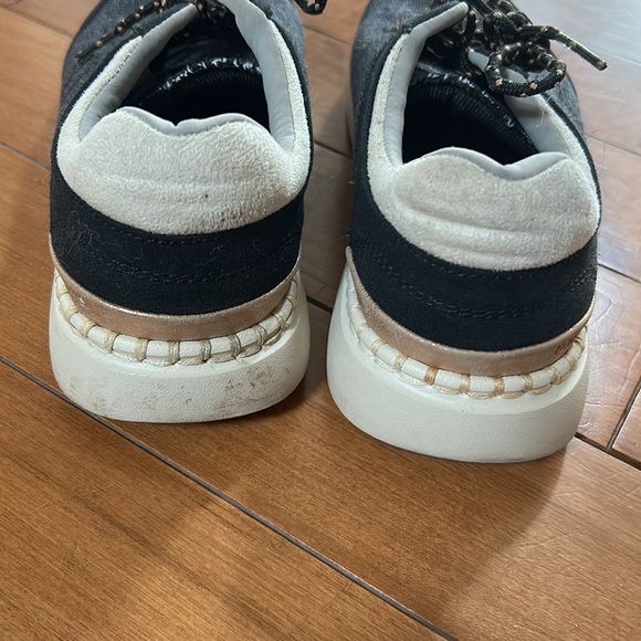 Toms Sneakers size 8 - Picture 2 of 2